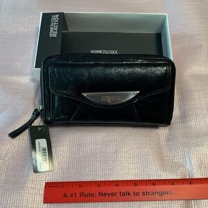 Kenneth Cole Reaction clutch wallet NWT